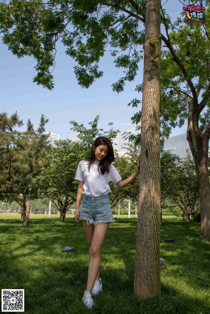 [物恋传媒] NO.022 美,从未如此简单.白色复古跑鞋搭配短筒白棉袜和船袜 [274P/1V/2.79GB]插图1