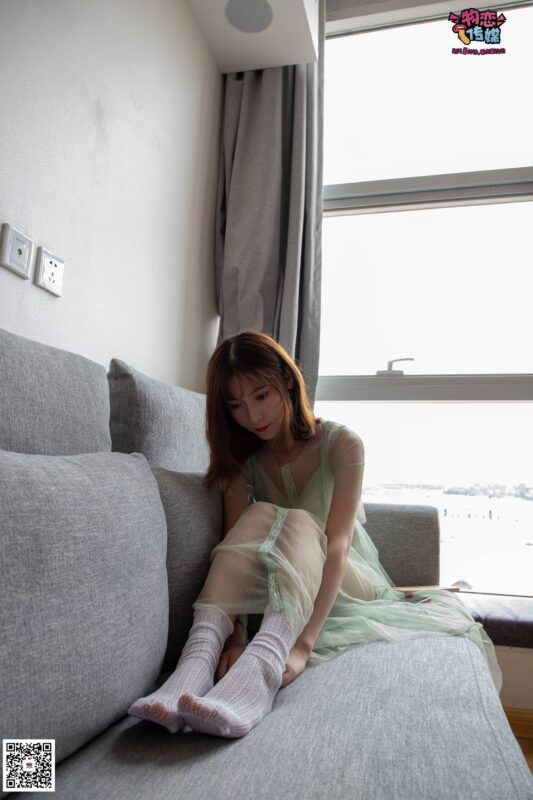 勿恋传媒 No.025 密桃成熟时,嫩绿纱裙搭配白色蕾SI袜,青涩又撩人 [211P/1V/2.29GB]-无料摄影圈