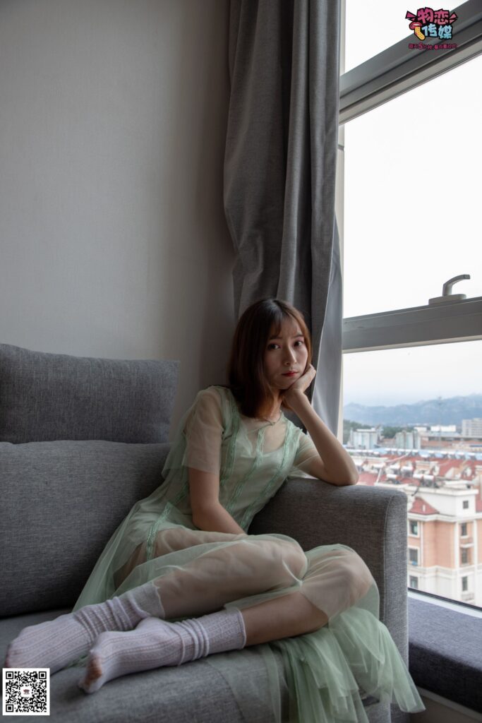 勿恋传媒 No.025 密桃成熟时,嫩绿纱裙搭配白色蕾SI袜,青涩又撩人 [211P/1V/2.29GB]插图2