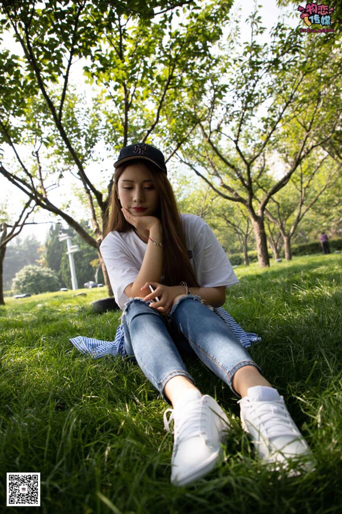 物恋传媒 No.027 棒球帽白色板鞋藏棉袜,清纯运动美少女,今日份的网红小姐姐请收下 [192P/1V/2.48GB]插图2