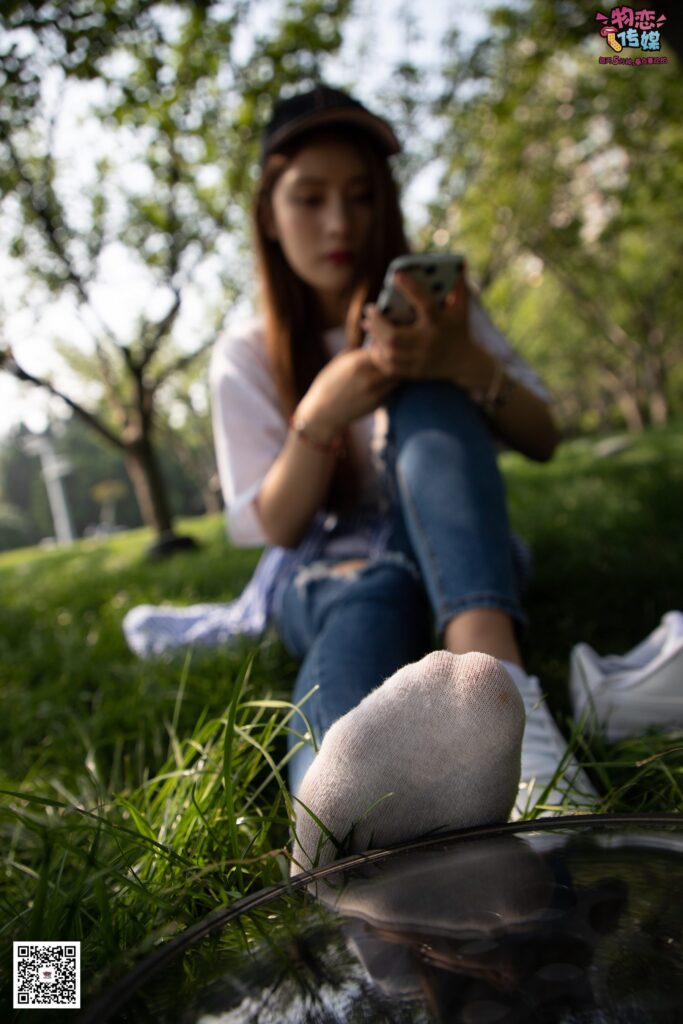 物恋传媒 No.027 棒球帽白色板鞋藏棉袜,清纯运动美少女,今日份的网红小姐姐请收下 [192P/1V/2.48GB]插图3