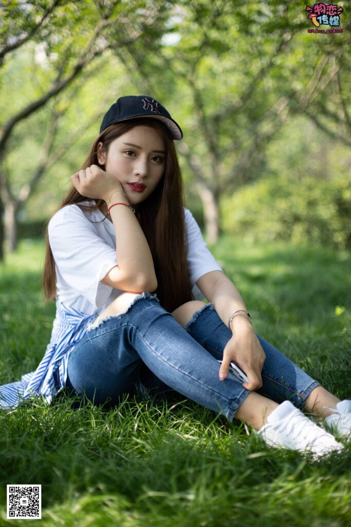 物恋传媒 No.027 棒球帽白色板鞋藏棉袜,清纯运动美少女,今日份的网红小姐姐请收下 [192P/1V/2.48GB]插图1