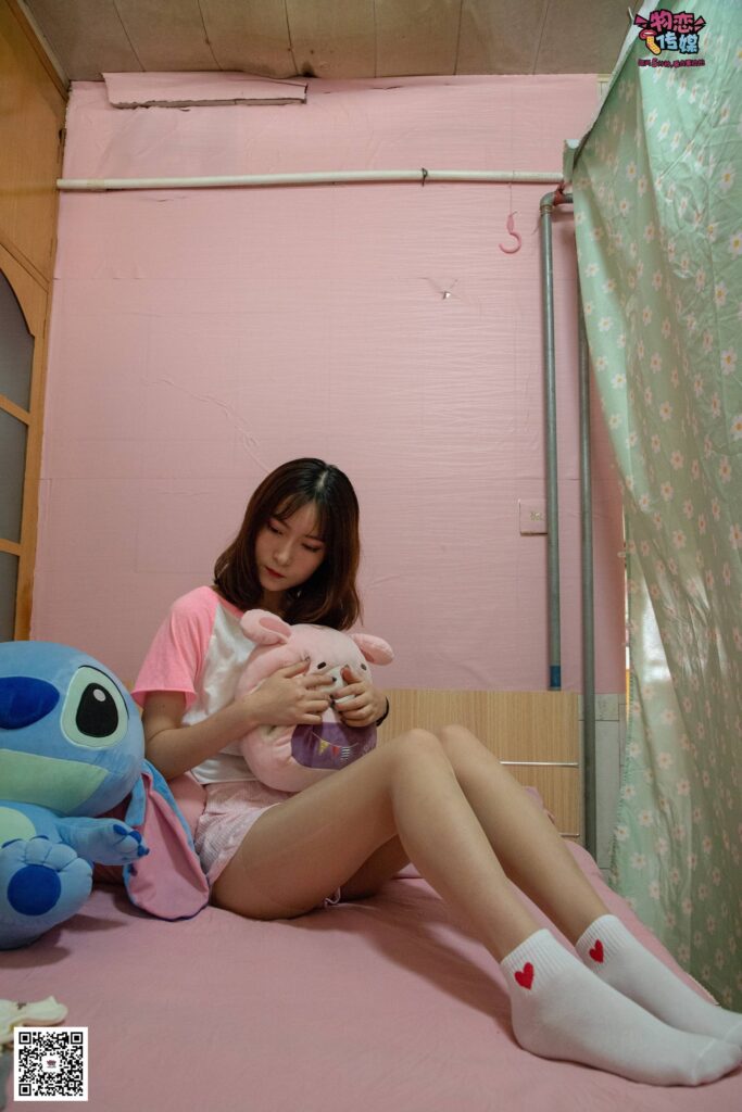 物恋传媒 NO.028 送你我的心,探秘猫耳闺房,纯棉睡衣搭配肉丝和爱心棉袜[281P/1V/4.90GB]插图2