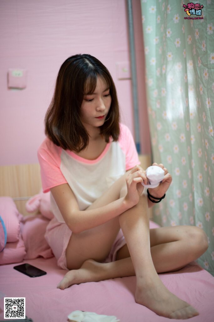 物恋传媒 NO.028 送你我的心,探秘猫耳闺房,纯棉睡衣搭配肉丝和爱心棉袜[281P/1V/4.90GB]插图1