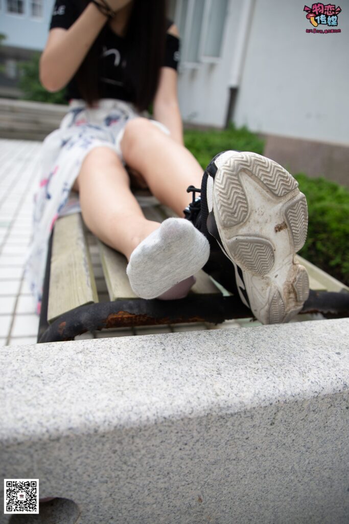 勿恋传媒 No.029 00后大二大眼睛女生哦。肉丝和小脚丫登场[154P/852MB]插图2