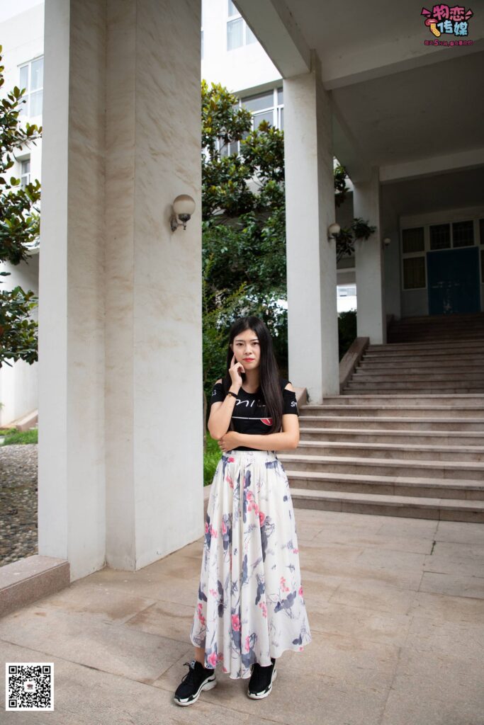 勿恋传媒 No.029 00后大二大眼睛女生哦。肉丝和小脚丫登场[154P/852MB]插图1