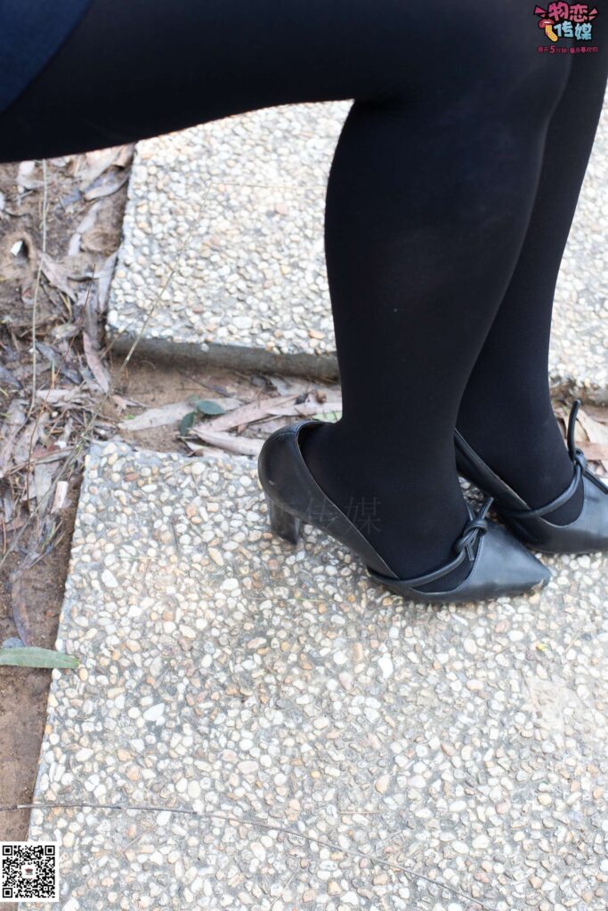 物恋传媒 NO.042 霜花冷冽，美人惊艳。高跟配黑丝[148P/1V/1.19GB]插图3