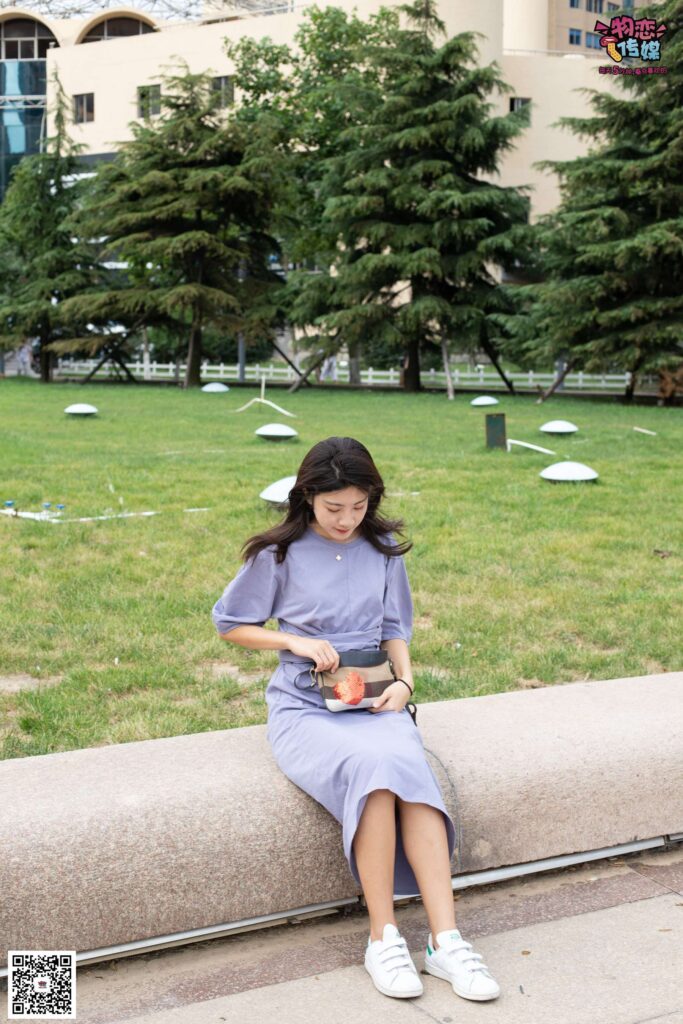 物恋传媒 No.043 湛蓝连衣裙搭配板鞋船袜,知性混搭自然美,耐克板鞋搭配白色船袜 [187P/1V/1.28GB]插图2