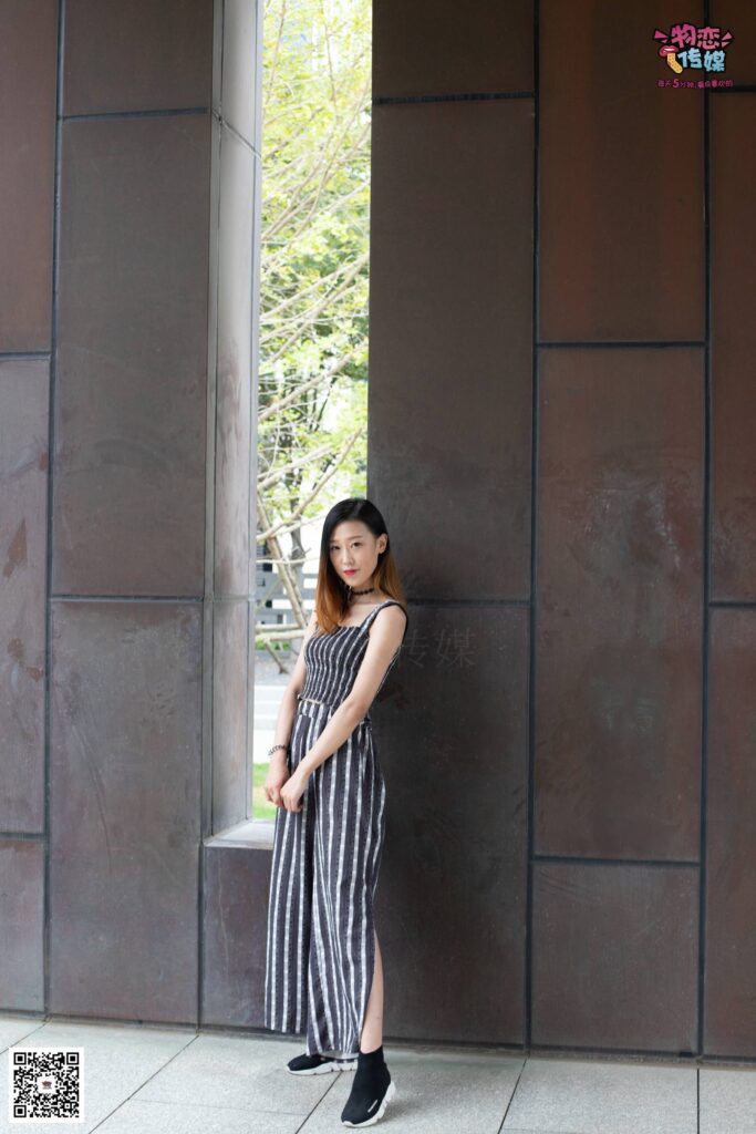 物恋传媒 No.048 潮不潮,先看脚,潮妹驾驭袜子鞋,街拍也要不服输~可爱小棉袜 [149P/1V/1.05GB]插图1