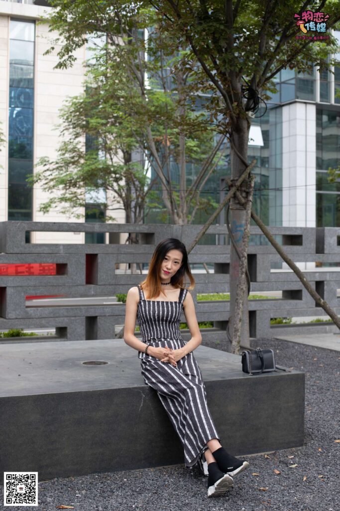 物恋传媒 No.048 潮不潮,先看脚,潮妹驾驭袜子鞋,街拍也要不服输~可爱小棉袜 [149P/1V/1.05GB]插图2