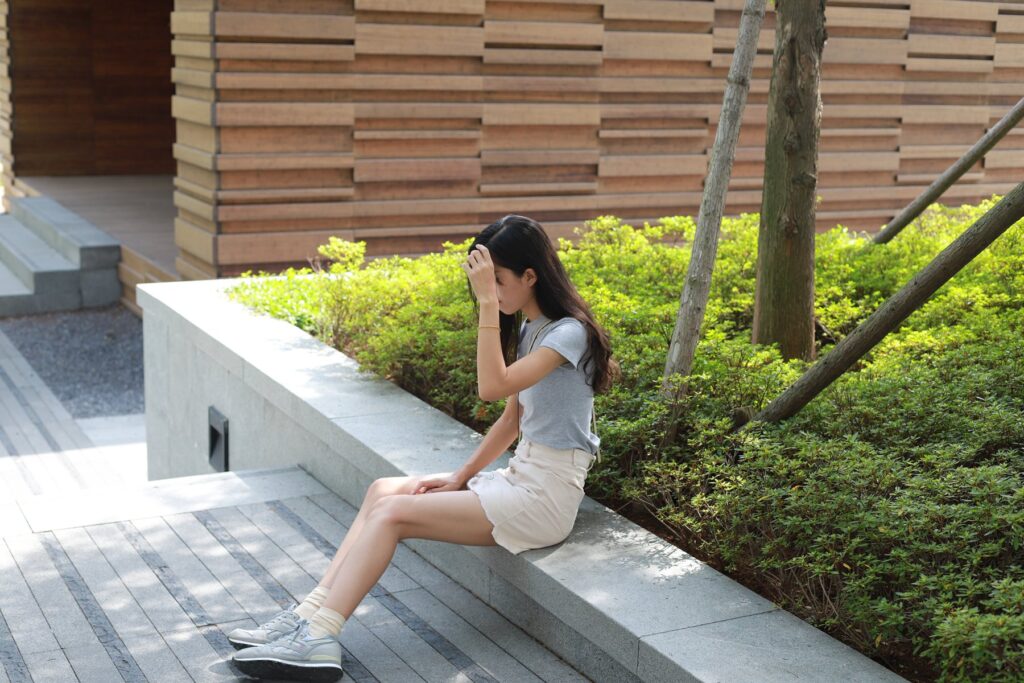 勿恋传媒 No.050 待我长发及腰,只为你的微笑,灰色NB配浅黄棉袜 [145P/1V/1.55GB]插图2