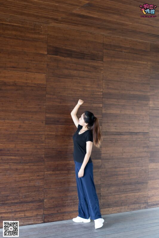 物恋传媒 No.053 些许肉感，很多性感~粉色小跑鞋配黑色船袜 [124P/1V/938MB]-无料摄影圈