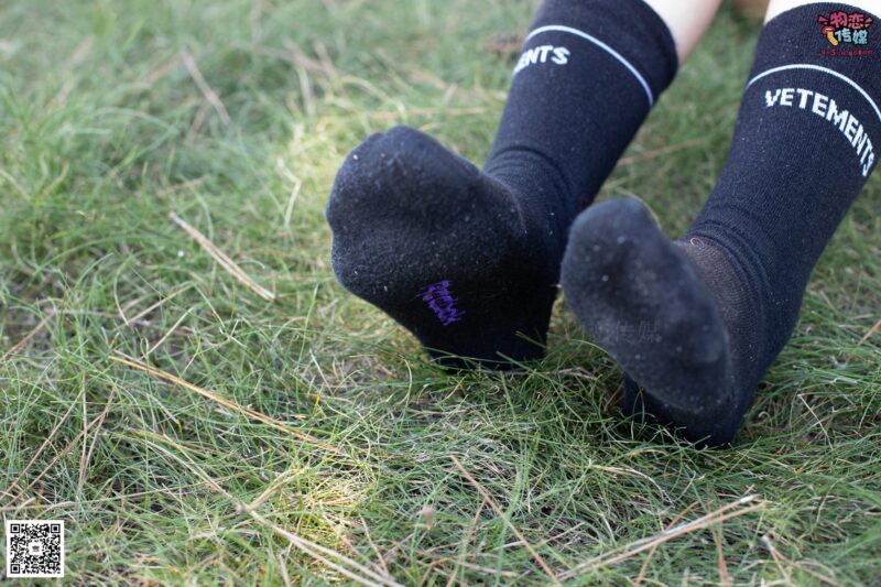 物恋传媒 No.056 眼神犀利,表情高冷小姐姐的深蓝色棉袜 [160P/1V/1.35GB]-无料摄影圈