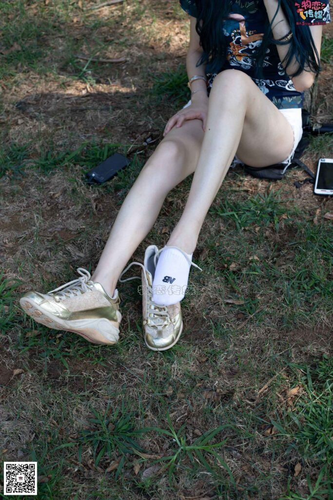 物恋传媒 No.057 摇滚重金属,狂野的温柔,纯情的安踏白棉袜 [190P/1V/1.42GB]插图3