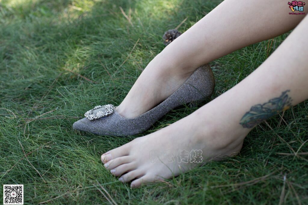 物恋传媒 No.062 告别仲夏夜之梦,妖娆的小足 [130P/1V/1.08GB]插图1