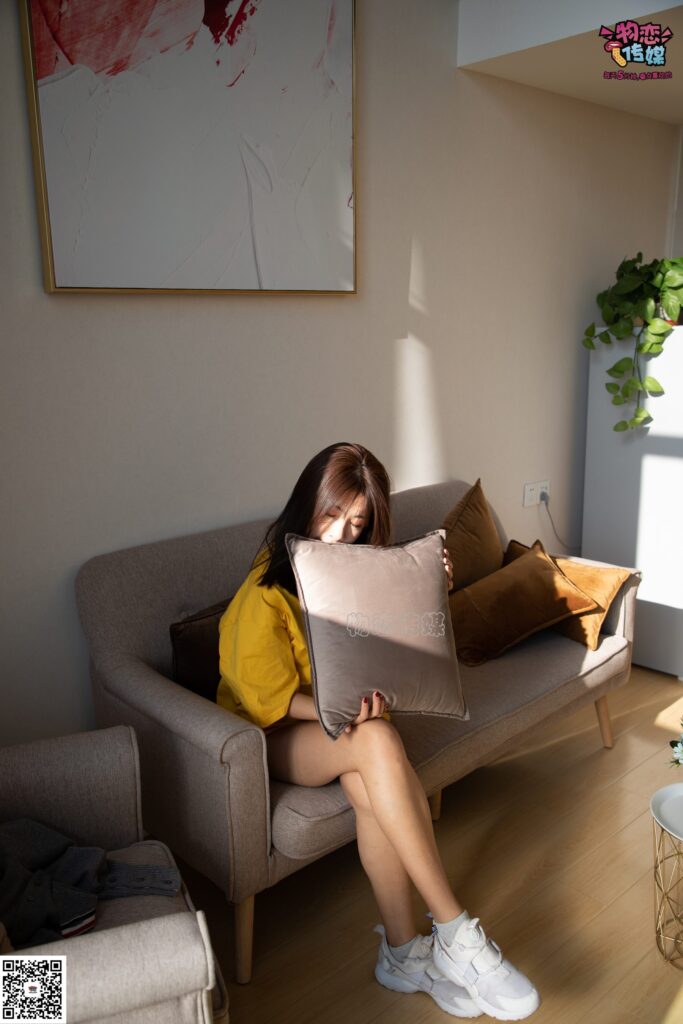 物恋传媒 NO.063 深秋蜜糖，甜甜甜美~小白跑鞋配灰色棉袜[158P/1V/926MB]插图1