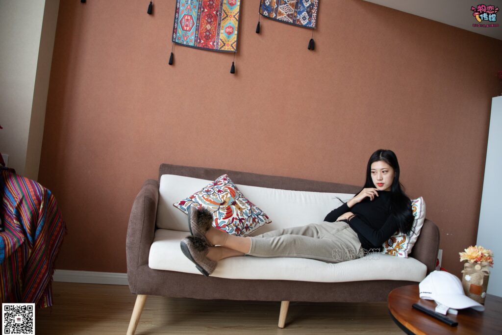 勿恋传媒 No.070 肉丝长发镁钕 执剑舞一曲 温柔与谁共 [160P/1V/1.28GB]插图1