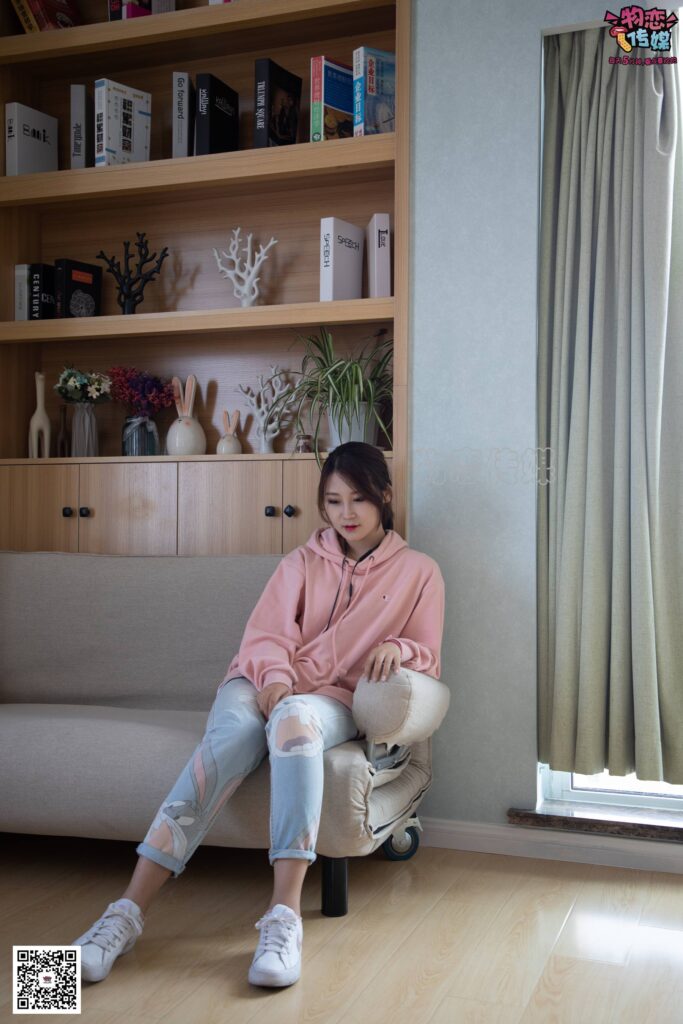 物恋传媒 No.071 可爱小姐姐搭配白色nike板鞋 [171P/1V/1.40GB]插图1