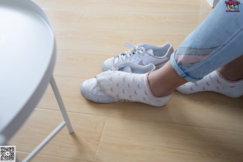 物恋传媒 No.071 可爱小姐姐搭配白色nike板鞋 [171P/1V/1.40GB]插图3