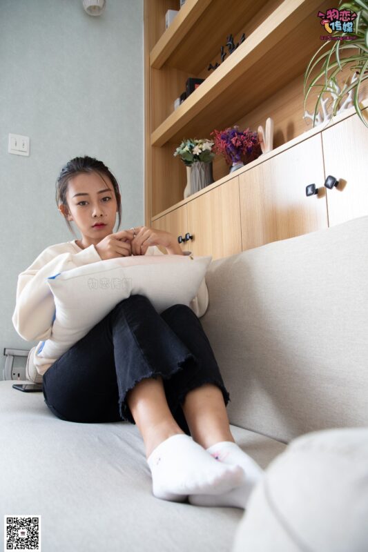 物恋传媒 No.075 岚岚-语笑嫣然，隔壁班女同学感觉。 [160P/1V/1.03GB]-无料摄影圈