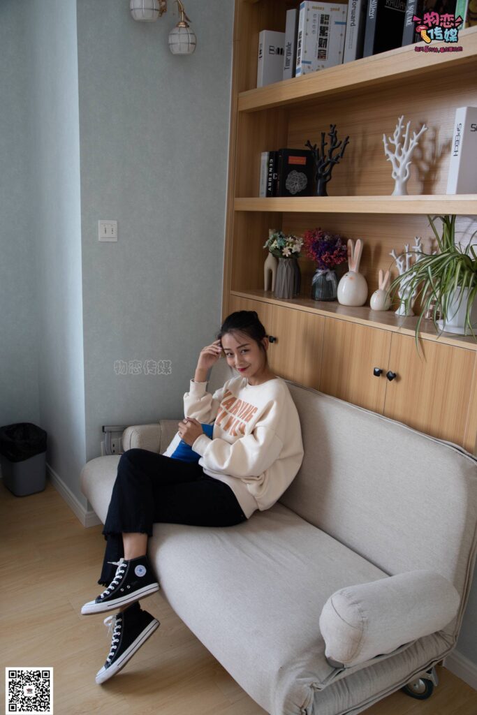 物恋传媒 No.075 岚岚-语笑嫣然，隔壁班女同学感觉。 [160P/1V/1.03GB]插图1