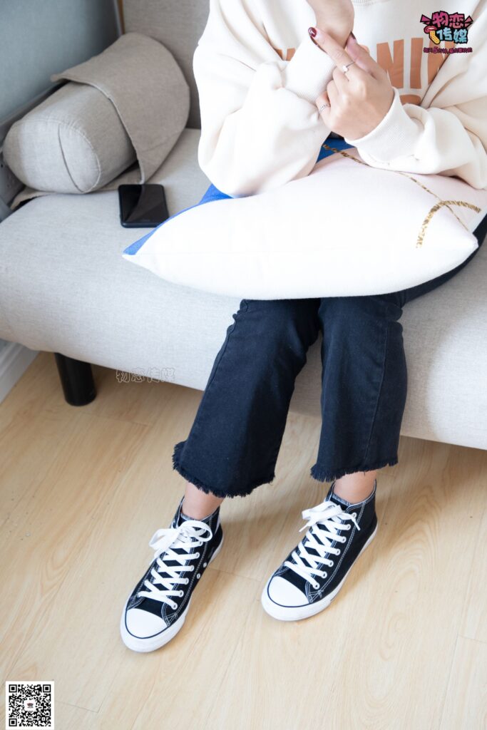 物恋传媒 No.075 岚岚-语笑嫣然，隔壁班女同学感觉。 [160P/1V/1.03GB]插图2