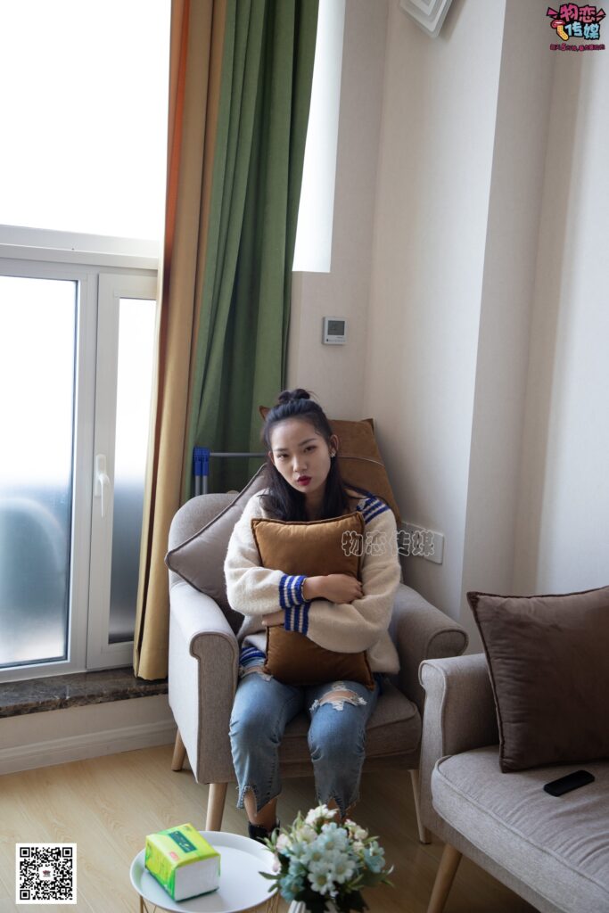 物恋传媒 No.080 雯雯-牛仔裤搭配匡威高帮帆布鞋 [141P/769MB]插图2