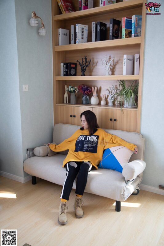 物恋传媒 NO.083 思薇 暖黄色棉袜与马丁靴 [142P/1V/910MB]-无料摄影圈