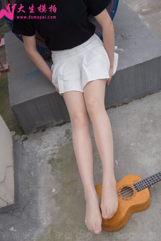 大生模拍 No.014《一元区》天台长筒袜[50P/103M]-无料摄影圈