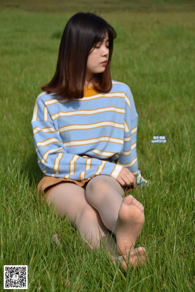 大生模拍 No.018 欣欣-青青芳草地 悠悠丝袜情 [49P/202MB]插图2