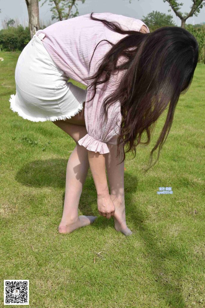 大生模拍 No.020 琦琦-天气好晾晾丝袜脚 [80P/332MB]插图3