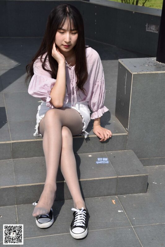 大生模拍 No.020 琦琦-天气好晾晾丝袜脚 [80P/332MB]-无料摄影圈