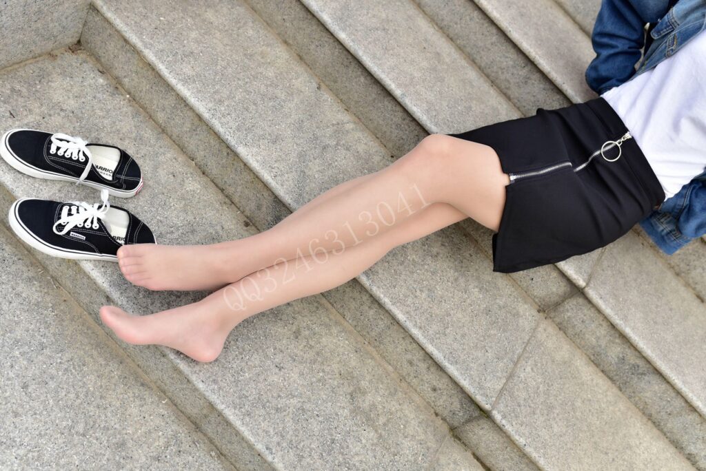 大生模拍 No.031 依依 校园美脚丫 [72P/531MB]插图2