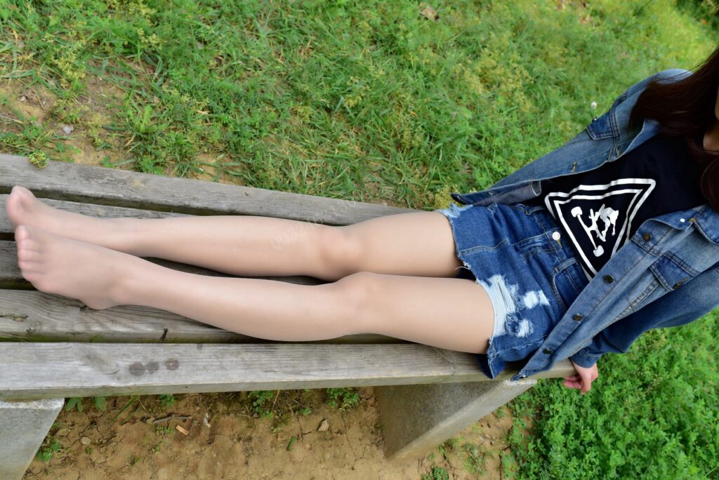 大生模拍 No.034 依依-喜欢穿丝袜的女孩 [51P/212MB]插图1