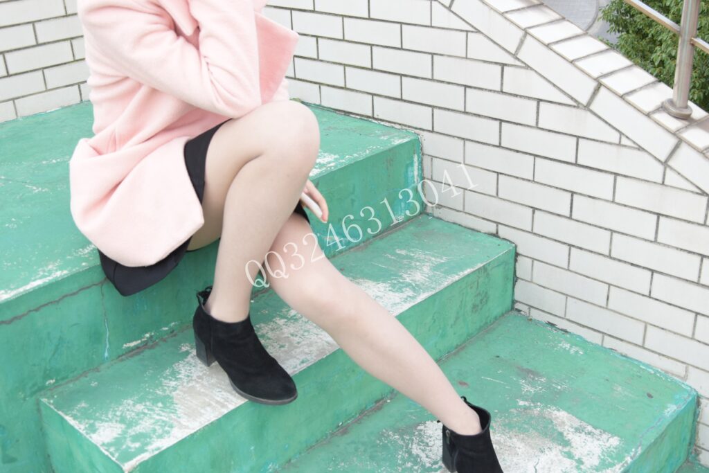 大生模拍 No.047 君君-冬日暖丝 [34P/141MB]插图3