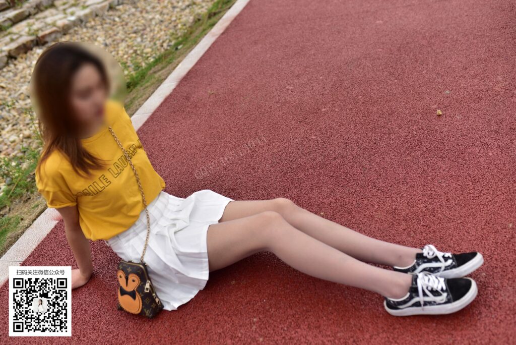 大生模拍 No.066 静静-湿润的丝袜脚 [55P/1V/323MB]插图3