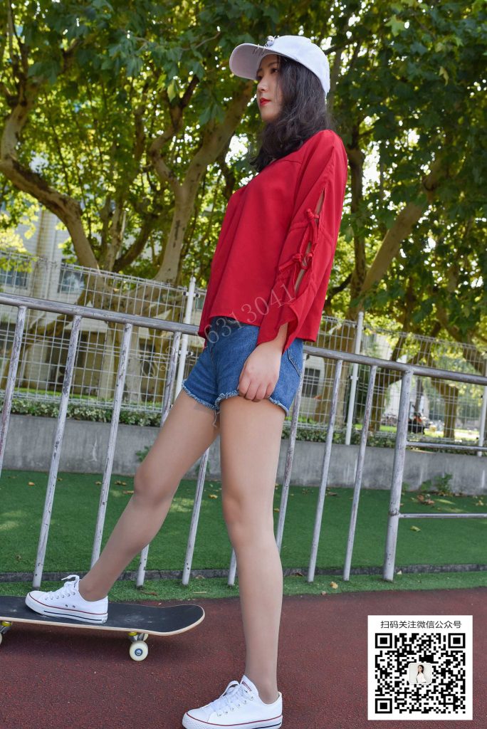 大生模拍 No.078 悦悦-穿着丝袜玩滑板 [45P/159MB]插图2