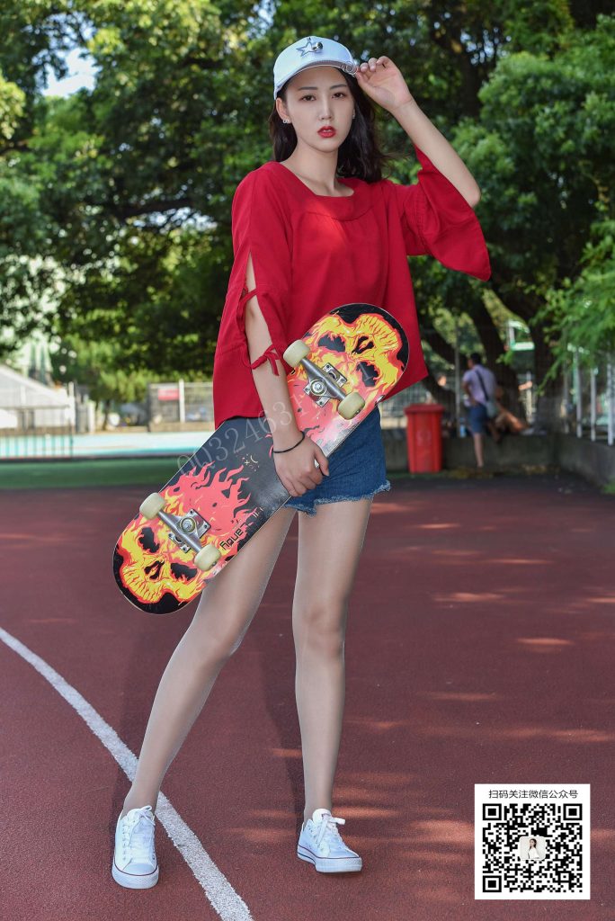 大生模拍 No.078 悦悦-穿着丝袜玩滑板 [45P/159MB]插图1