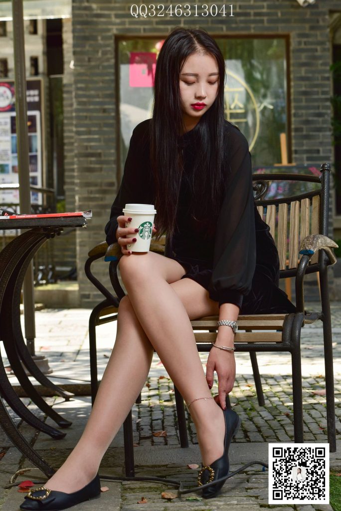 大生模拍 No.081 小梅-星巴克门口秀肉丝 [45P/1V/314MB]插图2