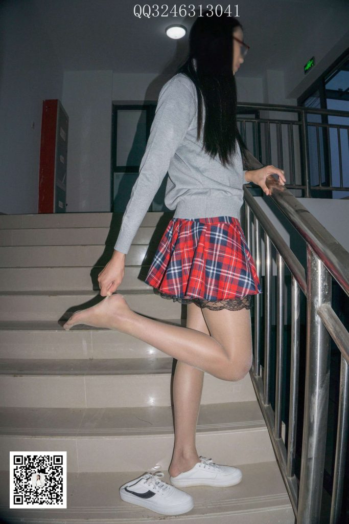 大生模拍 No.099 轩轩 夜色中的亮丝丝（高清完整版）[75P/1V/508MB]插图3