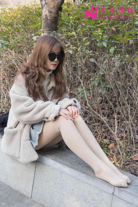 大生模拍 No.111 娇娇 户外光腿神器 [39P/1V/290MB]-无料摄影圈