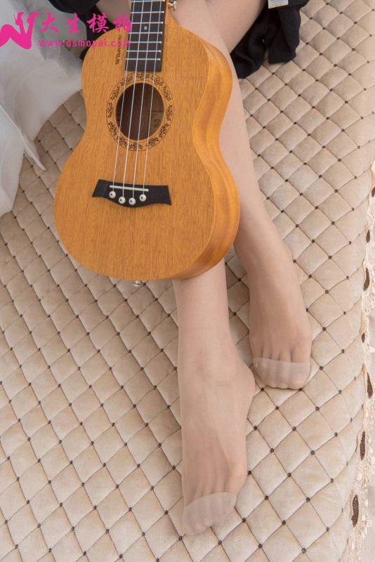 大生模拍 No.121 珊珊 肉丝弹奏小吉他 [58P/1V/412MB]-无料摄影圈