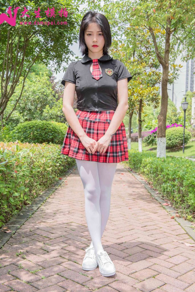 大生模拍 No.130 小雅 绿色阳光下的白丝 [55P/1V/525MB]插图2