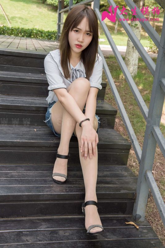 大生模拍 No.137 婉菱 公园里的短裙肉丝 [54P/1V/506MB]-无料摄影圈