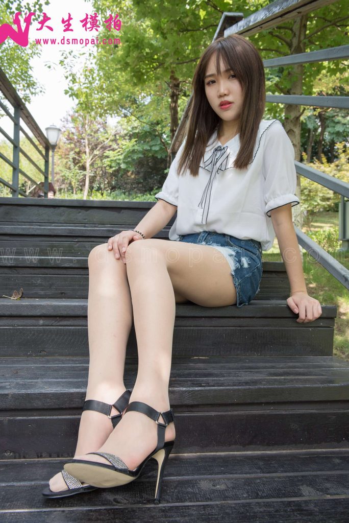 大生模拍 No.137 婉菱 公园里的短裙肉丝 [54P/1V/506MB]插图2