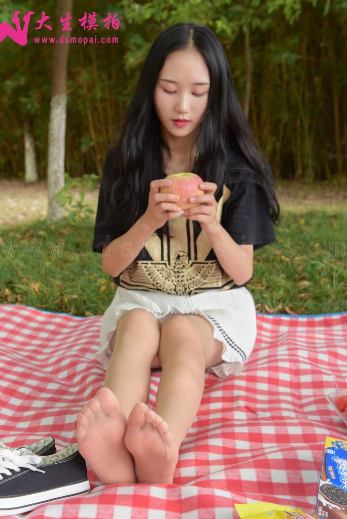 大生模拍 No.144 菲菲 假日野餐 [63P/1V/473MB]插图3