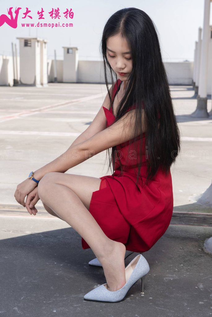 大生模拍 No.155 小尹 天台红衣少女 [39P/202MB]插图2