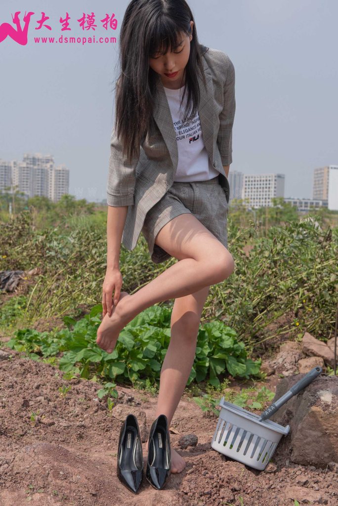 大生模拍 NO.182 Lynn 干农活的女白领 [67P/210MB]插图2