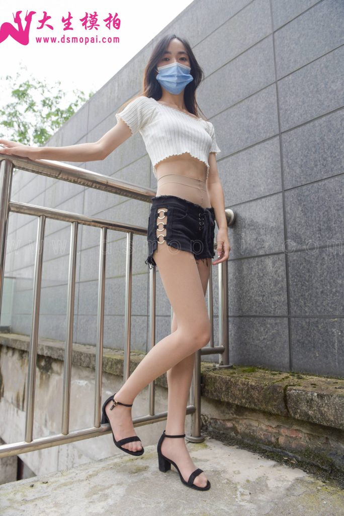 大生模拍 No.192 诗雨 短裤里的无内丝 [51P/1V/651MB]插图3