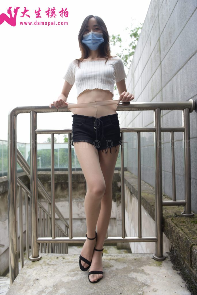 大生模拍 No.192 诗雨 短裤里的无内丝 [51P/1V/651MB]插图2